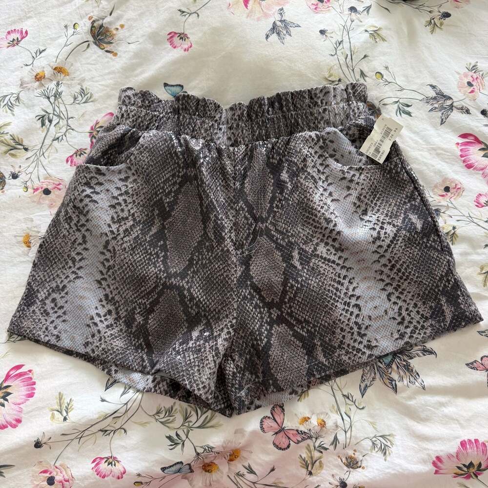 Entro Snakeskin Print Elastic Waist Pull-On Shorts Style P13028 Size L